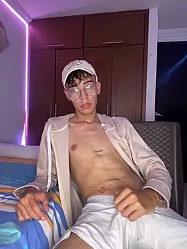 Snapshot of Milo_Gunnar chatting on April 2026 09:05:01 PM Milo Gunnar online show from April 2026 09:05:01 PM