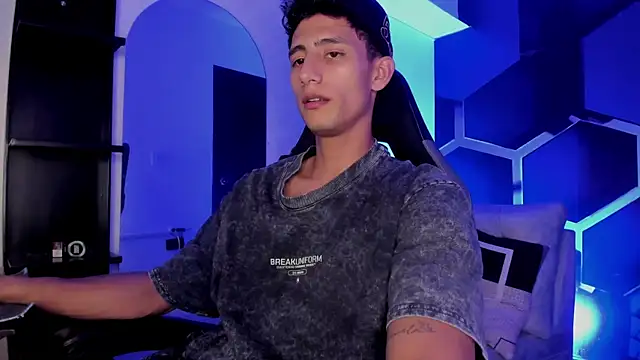 MaxiimoRomano  online show from August 2026 07:17:01 PM