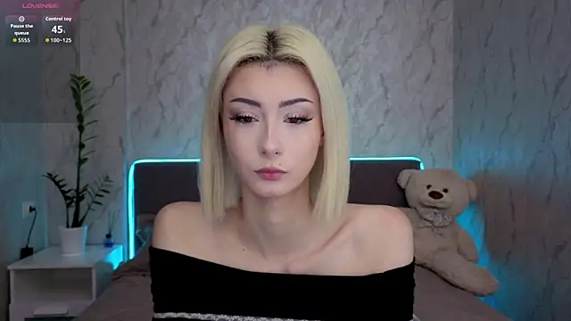 Snapshot of kittysocutie chatting on May 2026 12:17:01 AM kittysocutie online show from May 2026 12:17:01 AM