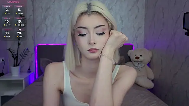 Snapshot of kittysocutie chatting on May 2026 12:04:02 AM kittysocutie online show from May 2026 12:04:02 AM