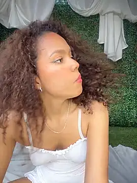 Snapshot of CurlyOopsieXXX chatting on June 2026 09:40:01 PM CurlyOopsieXXX online show from June 2026 09:40:01 PM