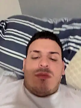 Snapshot of vmaxis chatting on April 2026 04:28:01 AM vmaxis online show from April 2026 04:28:01 AM