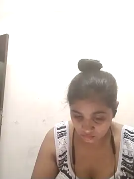 Snapshot of LovelyRenu chatting on March 2026 02:18:01 PM LovelyRenu online show from March 2026 02:18:01 PM