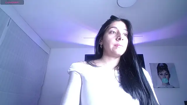 Melannyy V online show from June 2026 01:02:01 PM