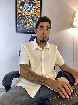 Snapshot of SimonNessman chatting on March 2026 07:07:02 PM SimonNessman online show from March 2026 07:07:02 PM