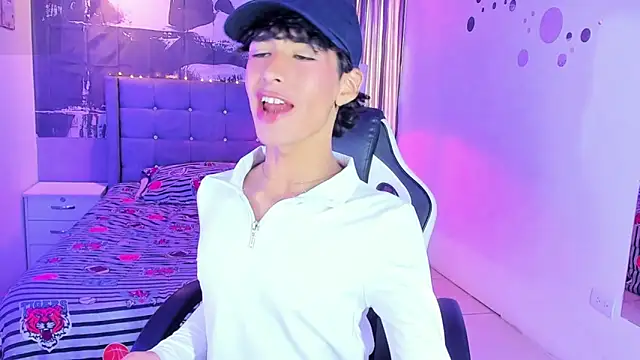 santy fox online show from April 2026 01:41:01 PM