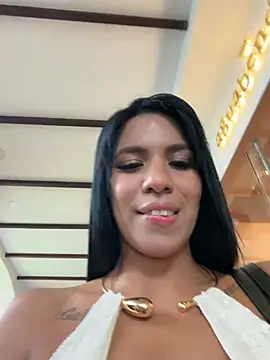 MonserratJons01 online show from May 2026 06:09:01 PM