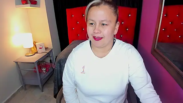 Snapshot of ScarletBigTitties chatting on May 2026 12:10:01 PM ScarletBigTitties online show from May 2026 12:10:01 PM