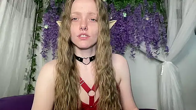 Snapshot of ElfGirlAna chatting on June 2026 02:43:02 PM ElfGirlAna online show from June 2026 02:43:02 PM