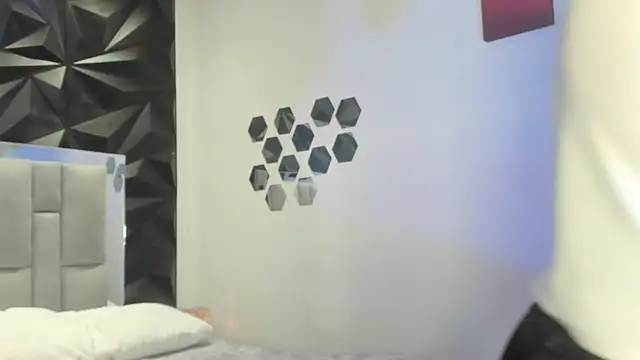 Snapshot of RabbitFox_ chatting on March 2026 01:04:01 PM RabbitFox online show from March 2026 01:04:01 PM