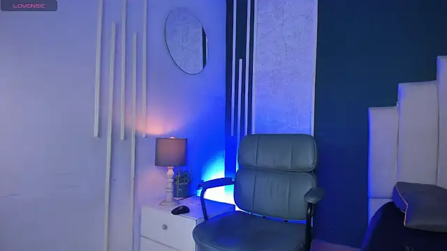 Snapshot of Alix_Cross chatting on May 2026 12:22:02 PM Alix Cross online show from May 2026 12:22:02 PM