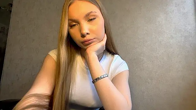 Snapshot of CarolineNine chatting on March 2026 01:28:01 PM CarolineNine online show from March 2026 01:28:01 PM