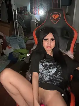 Snapshot of makeDollywet chatting on April 2026 02:11:02 PM makeDollywet online show from April 2026 02:11:02 PM