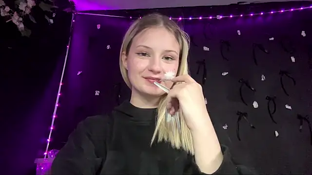 Snapshot of LiziSweet chatting on March 2026 03:48:01 PM LiziSweet online show from March 2026 03:48:01 PM