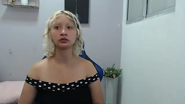 Snapshot of dafne_kim chatting on March 2026 01:17:01 PM dafne kim online show from March 2026 01:17:01 PM