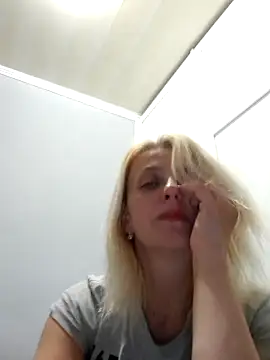 MiaLove183 online show from July 2026 01:47:01 PM