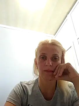MiaLove183 online show from July 2026 01:35:02 PM