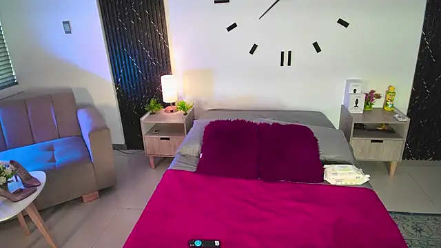 aurora petitee online show from May 2026 12:42:01 PM