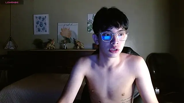 SantiTwinkyy online show from April 2026 12:06:01 PM