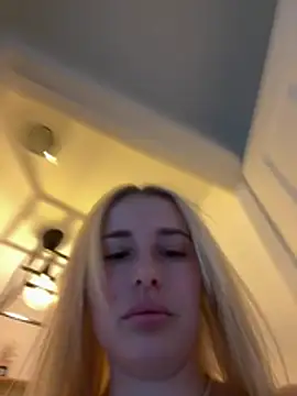 Snapshot of EloiseeUKK chatting on March 2026 07:24:01 AM EloiseeUKK online show from March 2026 07:24:01 AM