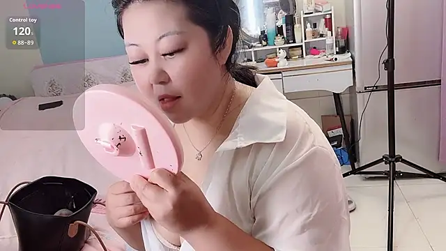 Snapshot of zhenzhen_bb chatting on April 2026 06:19:01 AM zhenzhen bb online show from April 2026 06:19:01 AM