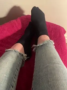 Snapshot of LilouPieds chatting on March 2026 10:42:01 PM LilouPieds online show from March 2026 10:42:01 PM