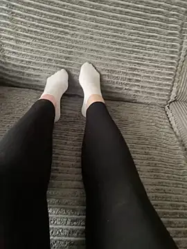 Snapshot of LilouPieds chatting on March 2026 03:01:01 PM LilouPieds online show from March 2026 03:01:01 PM