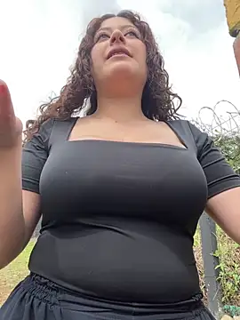 Snapshot of Amber_rosse_outdoors chatting on March 2026 07:13:02 PM Amber rosse outdoors online show from March 2026 07:13:02 PM