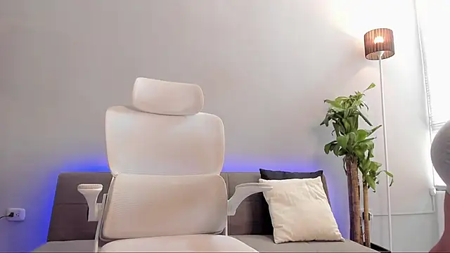 Snapshot of hashi_wood chatting on April 2026 04:34:02 PM hashi wood online show from April 2026 04:34:02 PM