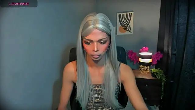 Snapshot of xEllaineCumsLotx chatting on March 2026 11:33:01 PM xEllaineCumsLotx online show from March 2026 11:33:01 PM