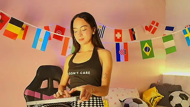 Snapshot of Daphne_Rosse chatting on June 2026 12:07:02 PM Daphne Rosse online show from June 2026 12:07:02 PM