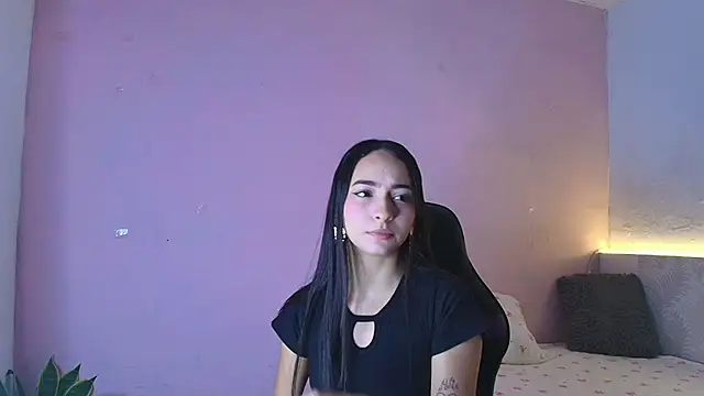 Snapshot of Daphne_Rosse chatting on June 2026 11:46:01 AM Daphne Rosse online show from June 2026 11:46:01 AM