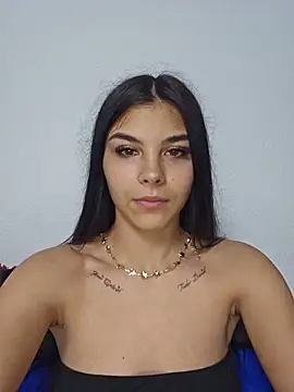 Crissdesire online show from May 2026 08:57:02 PM