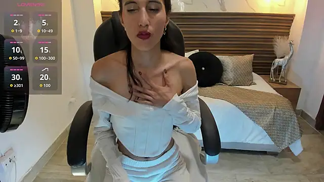 Shary leon online show from July 2026 07:39:01 PM