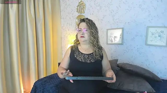 Snapshot of Martinacurvy_ chatting on June 2026 10:08:02 AM Martinacurvy online show from June 2026 10:08:02 AM