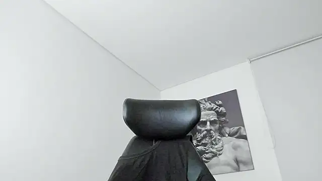 Snapshot of simonleon27 chatting on June 2026 12:46:02 AM simonleon27 online show from June 2026 12:46:02 AM