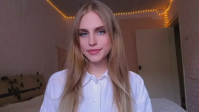 Snapshot of EveCoutch chatting on March 2026 12:05:02 PM EveCoutch online show from March 2026 12:05:02 PM