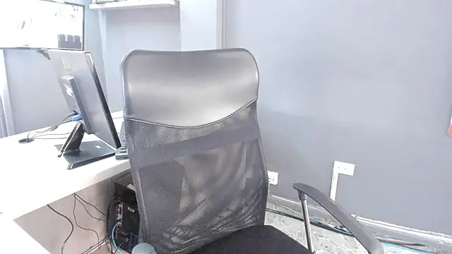 Lucia11  online show from April 2026 04:04:01 PM