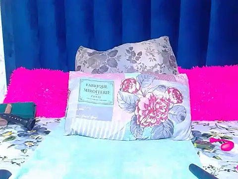 Cherrybootyofjoy86 online show from April 2026 01:55:02 PM