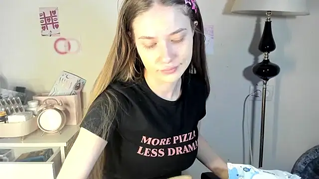 chloesweetbby online show from April 2026 01:52:01 PM