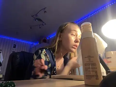 Snapshot of melissashineeee chatting on April 2026 10:46:02 AM melissashineeee online show from April 2026 10:46:02 AM