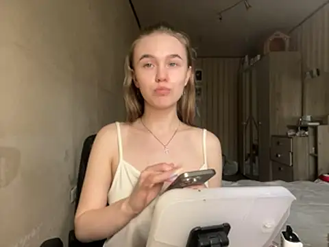 Snapshot of melissashineeee chatting on April 2026 09:10:01 AM melissashineeee online show from April 2026 09:10:01 AM