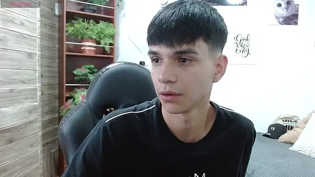 Snapshot of maxim_rod chatting on April 2026 08:42:01 PM maxim rod online show from April 2026 08:42:01 PM