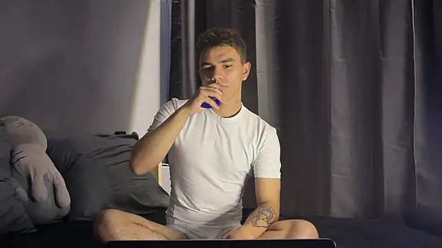 MaxWoolf online show from July 2026 01:48:02 PM