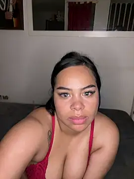 lunaa love online show from May 2026 11:23:04 PM