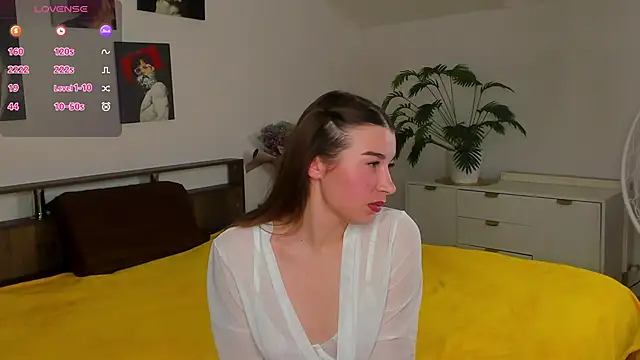 Snapshot of Nikki_Hearts_ chatting on April 2026 06:30:02 PM Nikki Hearts online show from April 2026 06:30:02 PM