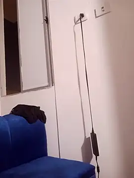 Snapshot of miguellccadena chatting on April 2026 05:40:01 AM miguellccadena online show from April 2026 05:40:01 AM