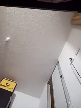 Snapshot of miguellccadena chatting on April 2026 05:12:02 AM miguellccadena online show from April 2026 05:12:02 AM