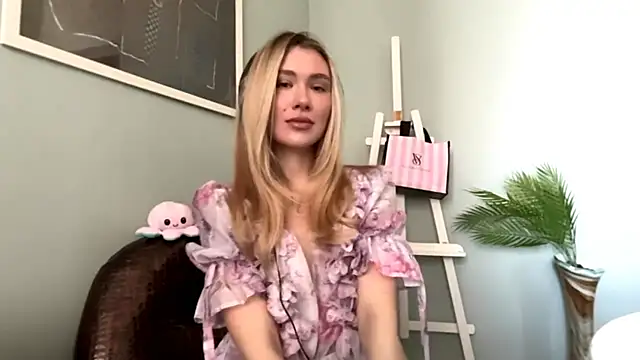 Snapshot of Alicesuperstar chatting on March 2026 07:31:01 AM Alicesuperstar online show from March 2026 07:31:01 AM