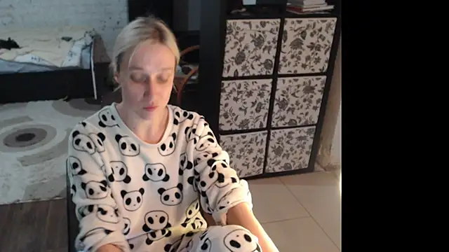Snapshot of Sweet_hot_shrmp chatting on June 2026 10:27:02 AM Sweet hot shrmp online show from June 2026 10:27:02 AM